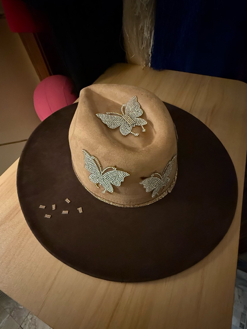 Suede Wide-Brim Fedora Hat in Brown with Tan Sweatband New rare Butterfly design